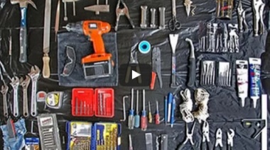 Хранение ручного инструмента в гаражной мастерской.